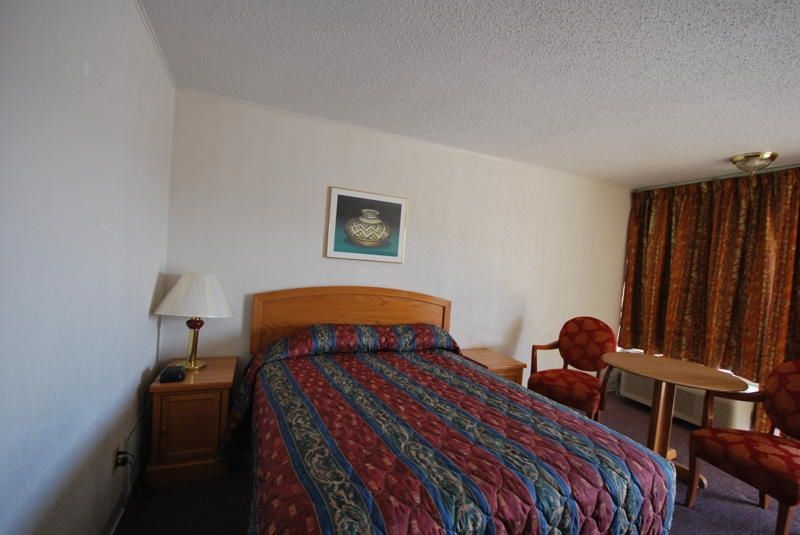 Thunderbird Motel Hillsboro Room photo