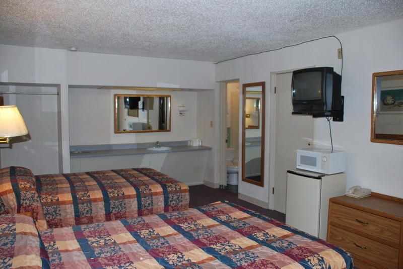 Thunderbird Motel Hillsboro Room photo