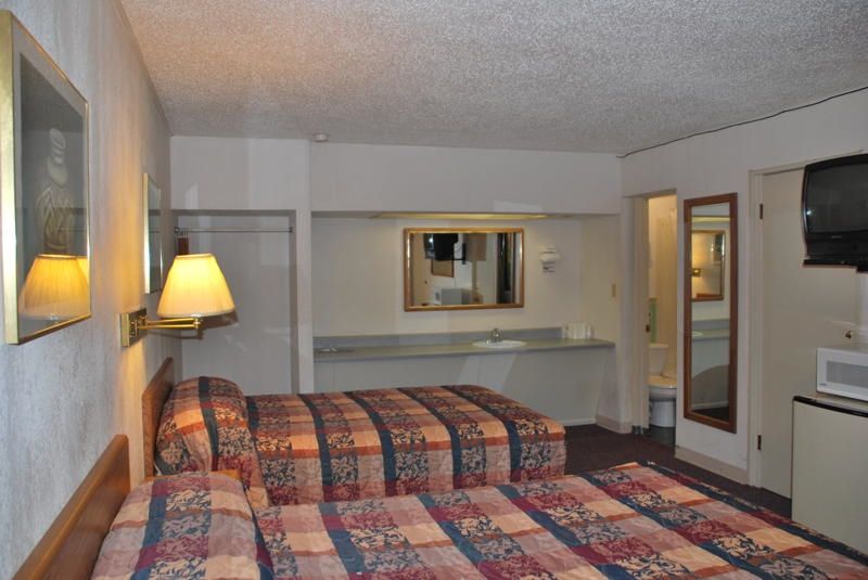 Thunderbird Motel Hillsboro Room photo